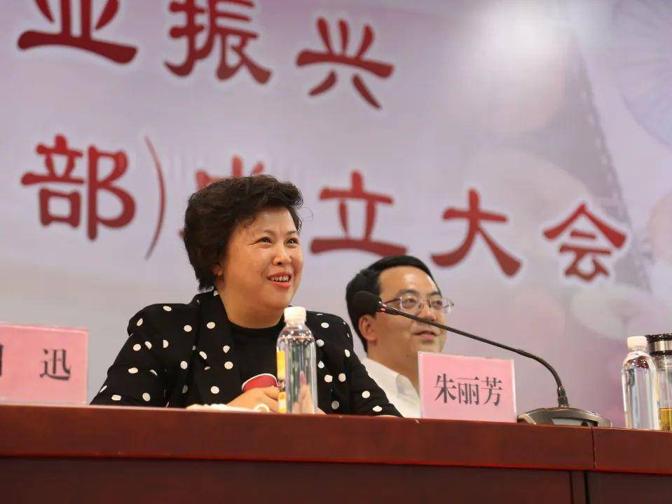 大喜事杜泽镇服务业振兴暨杜泽老街商会党支部成立大会隆重召开