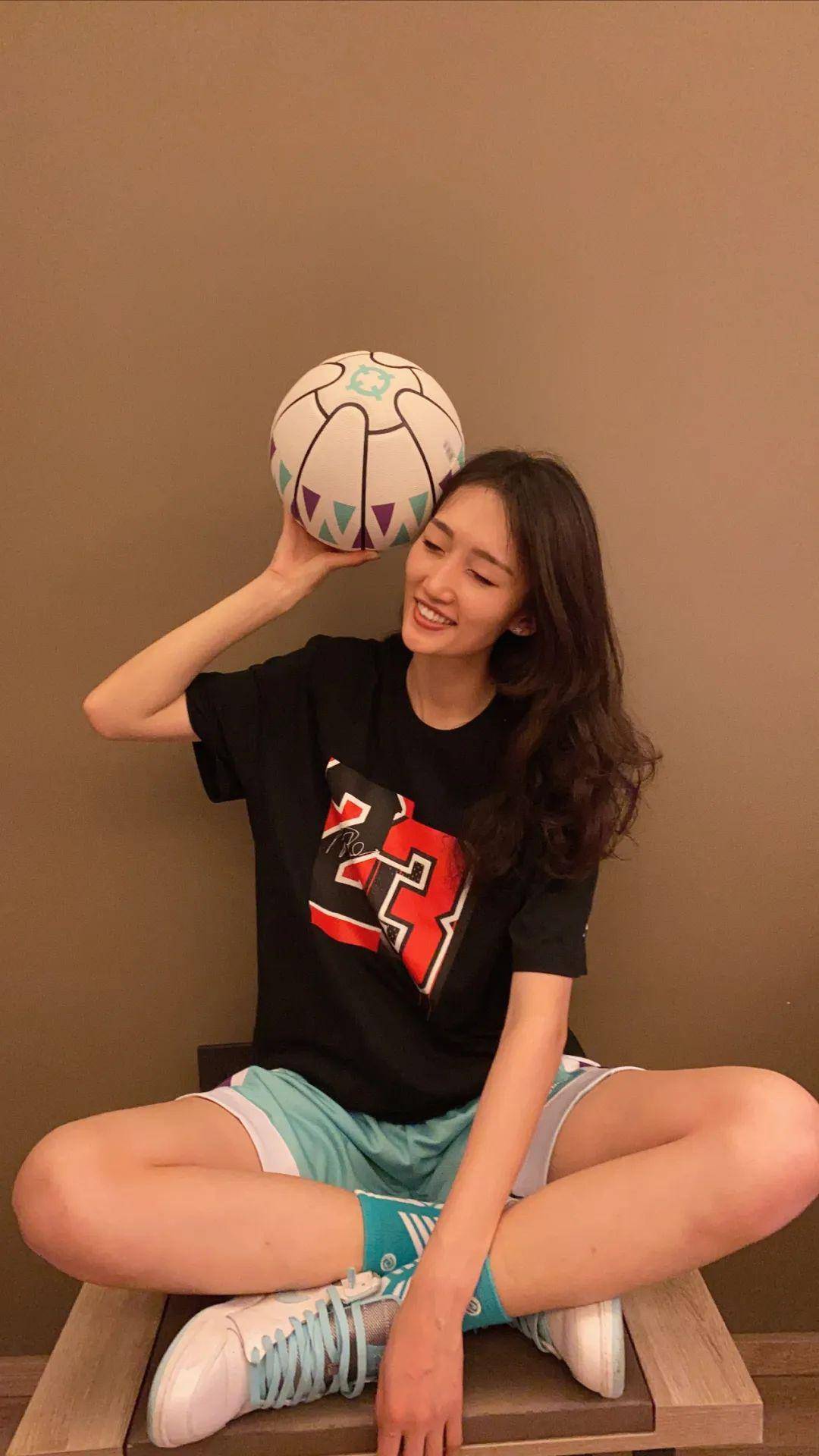 有1米87的同济大学篮球女老师,你还会逃课吗?