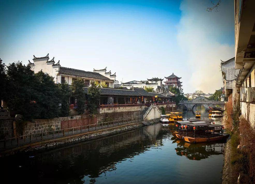 徽州古镇品古味白墙黛瓦印斑驳