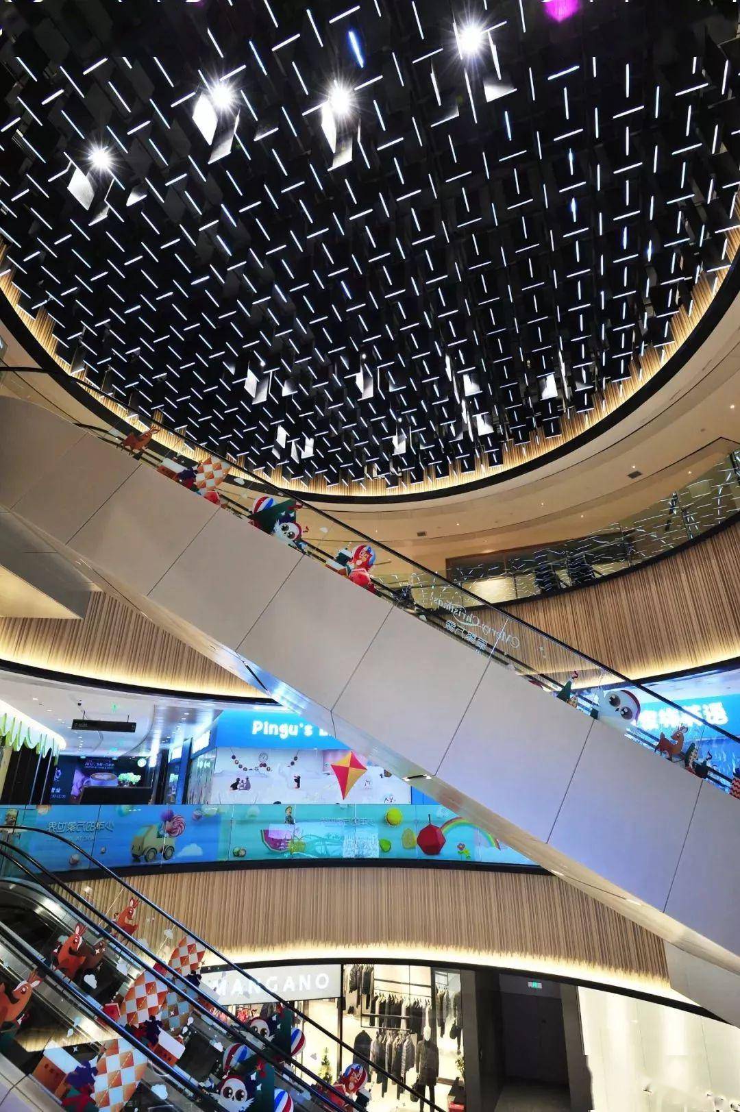 购物中心靠光也能吸引人气