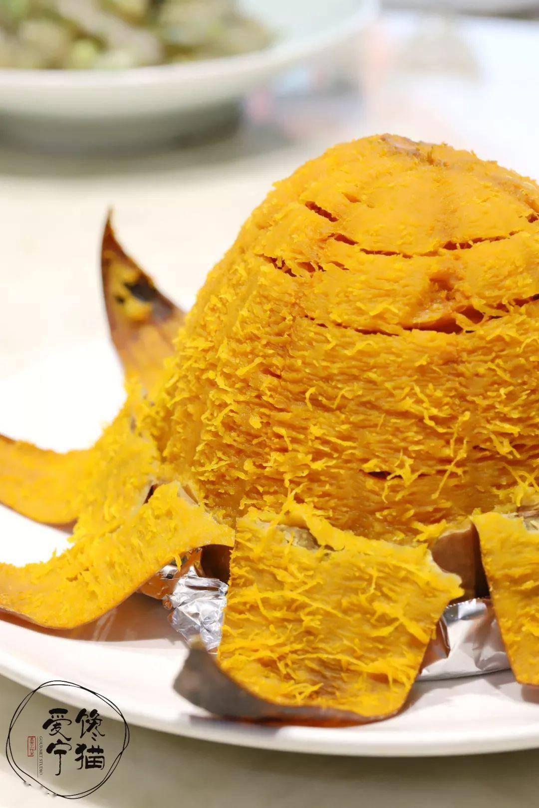 一整半个的 金黄大南瓜