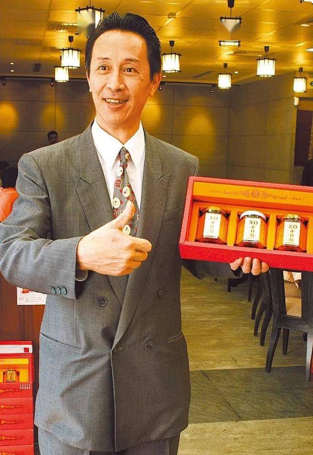 66岁前tvb星二代小生街头摆摊卖xo酱月入20万,至今单身_关聪