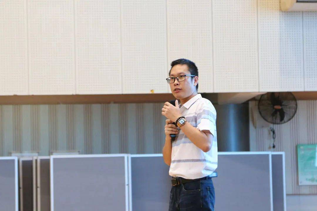 我校第二批返校教师心理健康培训 主持人——心理组组长林少强老师