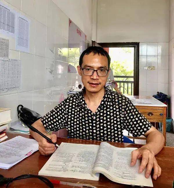 郑红成——用心教书,用爱育人耒阳一中教师,爱岗敬业,任劳任怨,连续多