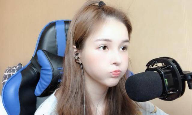 和平精英女主播钢枪堵桥样样精通稳得一批颜值给打100分