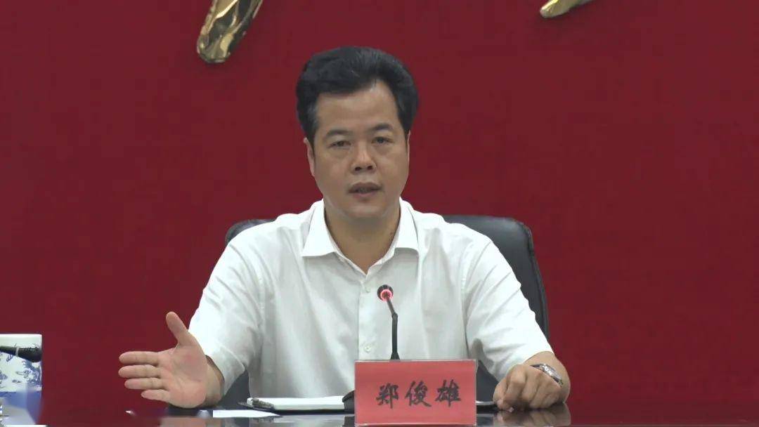 5月22日,县委书记,县长郑俊雄主持召开南三环路永安