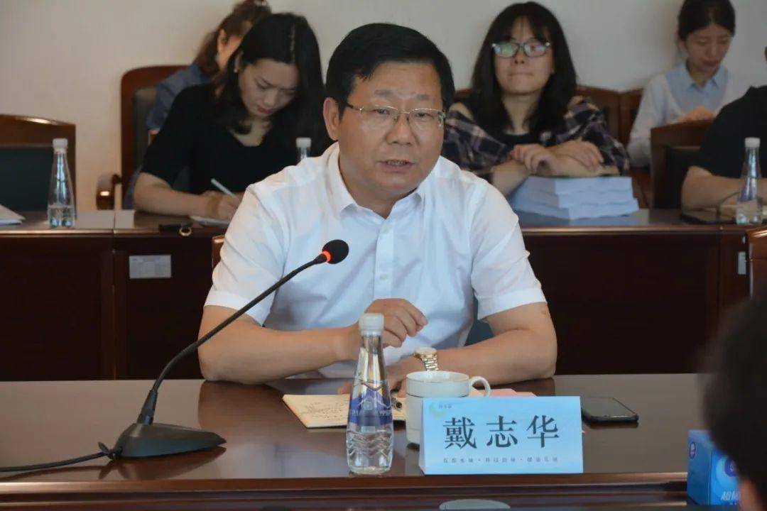 签约活动前,陈群一行实地考察了常州大学西太湖碳材料研究院建设情况.