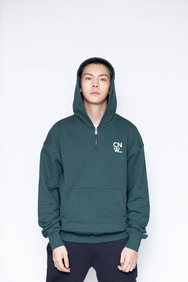 陈伟霆的气质太出众了,简约款穿搭都帅气十足