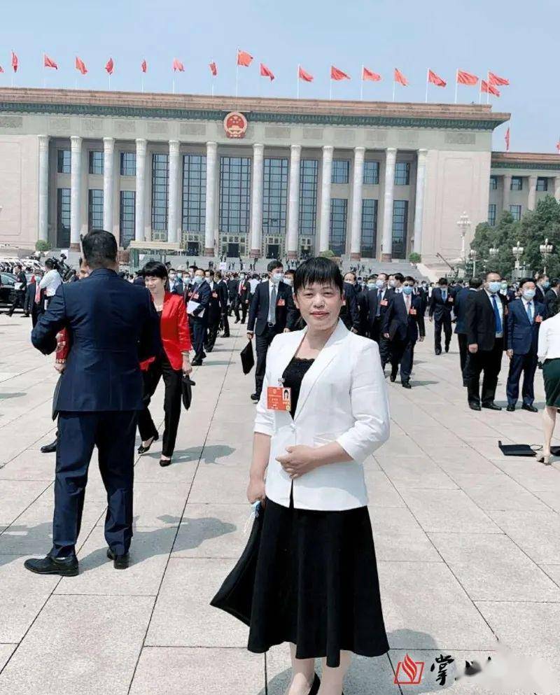 彭唱英, 现任丰顺县丰良镇下山村党支部书记,村委会主任.