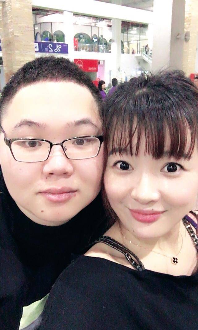 同样是lol大主播pdd怕老婆doinb宠老婆文森特才是人生赢家