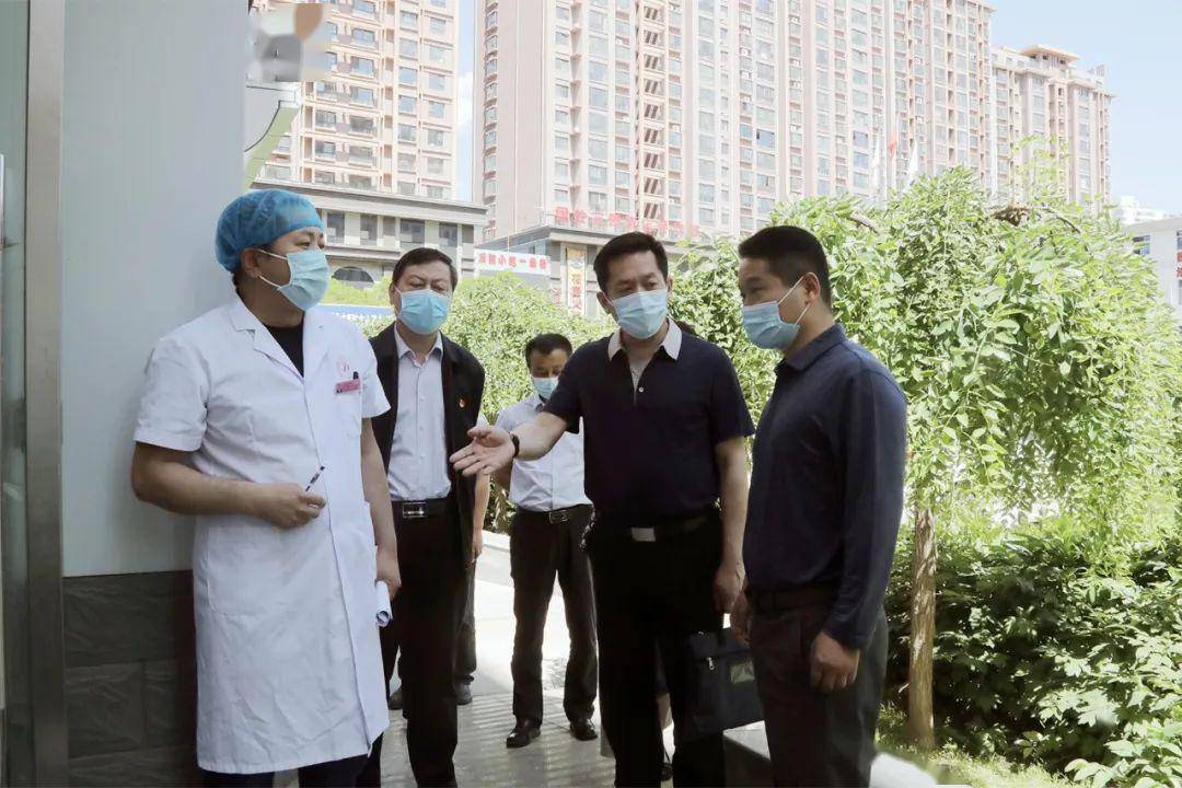 延安市卫健委党委副书记翟建军,延安市人民医院党委书记张智勇,副院长