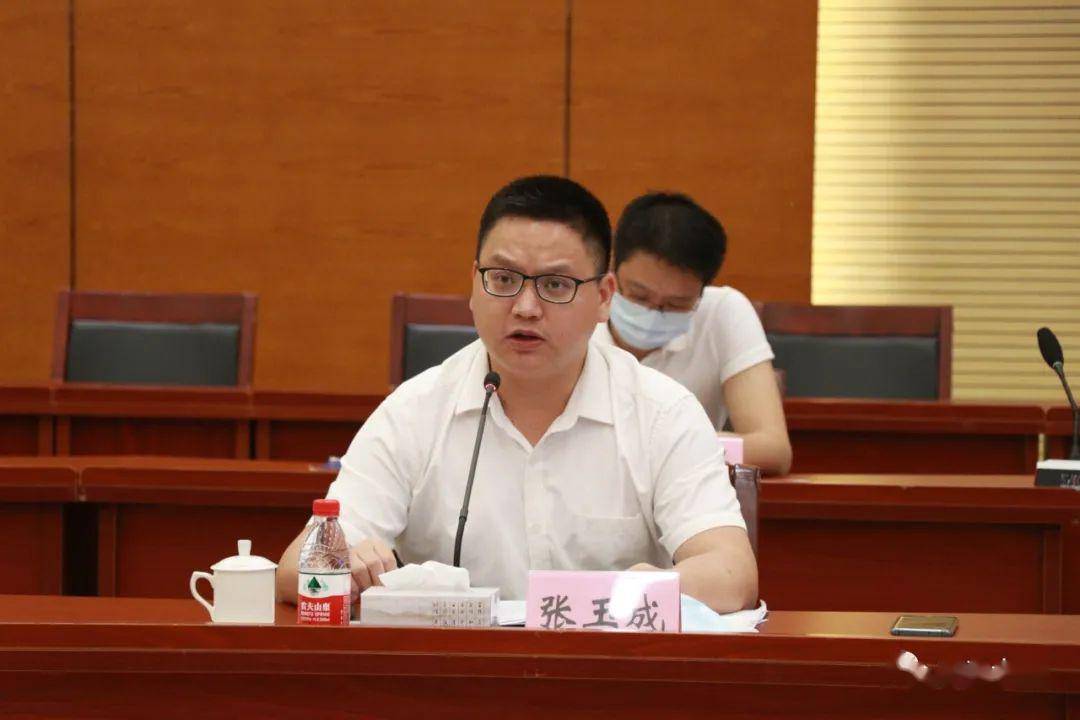 市委宣传部相关领导,大朗镇党委副书记张玉成,镇党委委员蔡培光,刘瑜