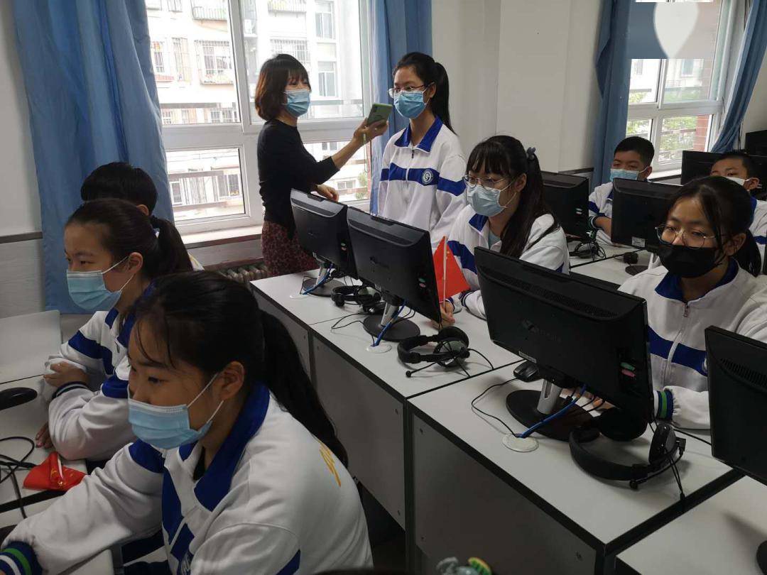 这些学生和珠峰测绘队员远程连线对话!