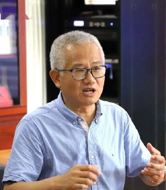 张玉彬专家座谈 字字珠玑仲夏的脚步渐近,沐浴着温暖的夏风,下沙小学