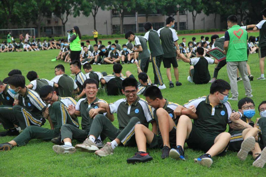 同体验 共成长——东莞市常平中学顺利开展心理拓展活动