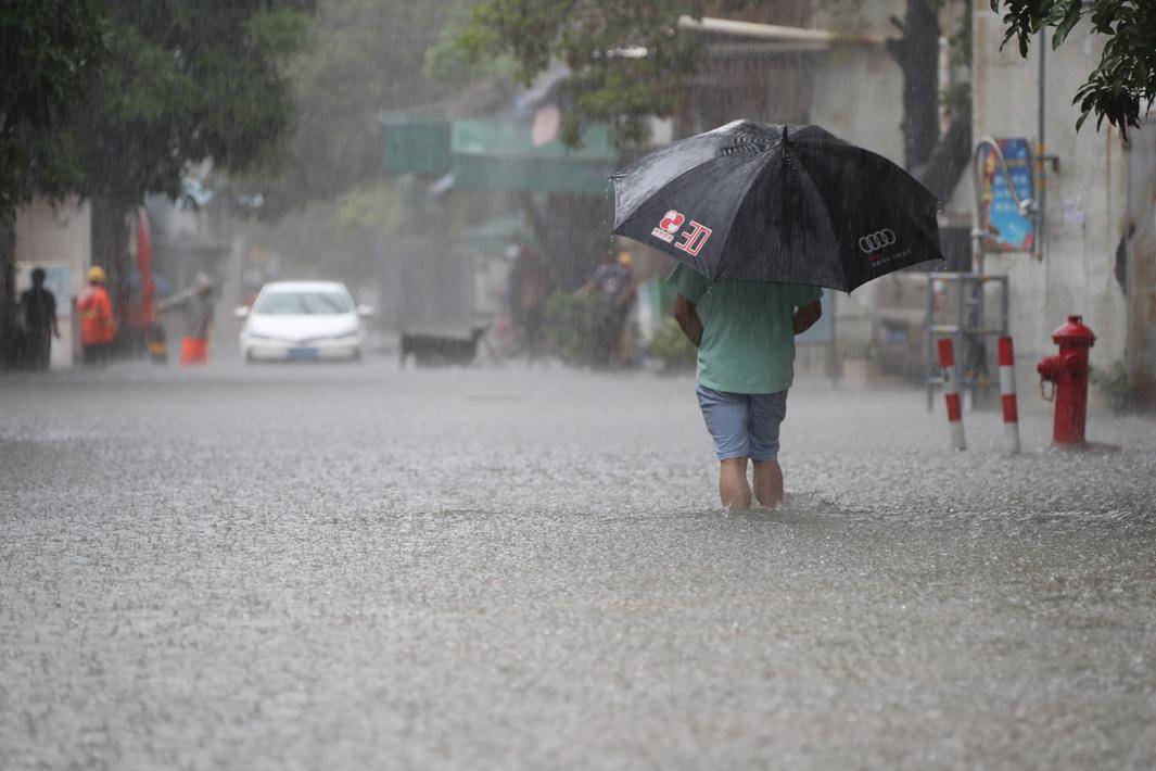 上午9:00,红色暴雨来袭珠海!金湾发生的一幕,刷屏了!