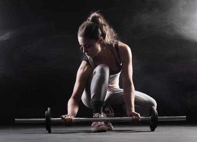 赵丽颖晒健身照,用实际效果告诉你,力量训练是女生减脂的捷径