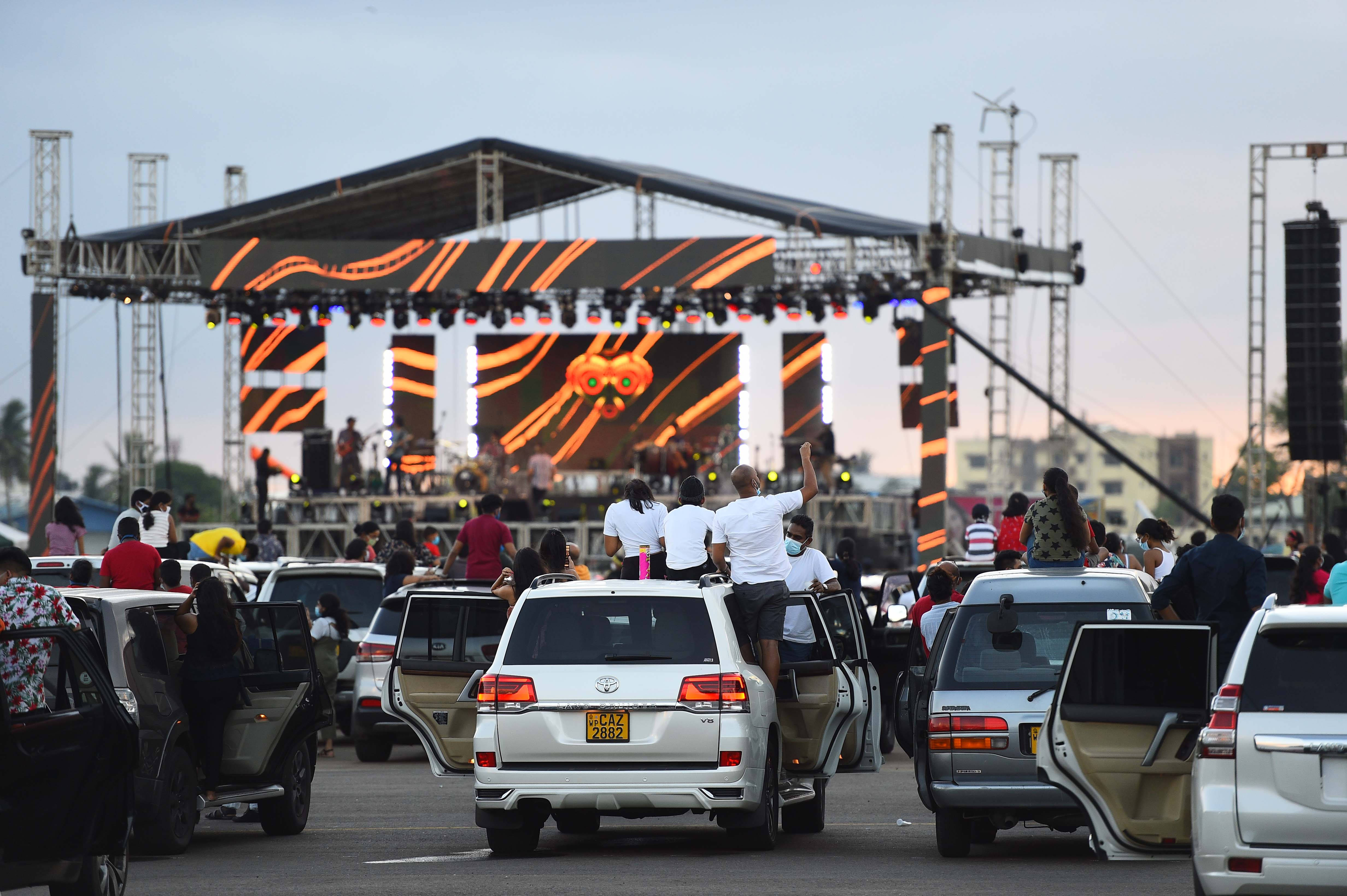 斯里兰卡科伦坡:汽车露天音乐会