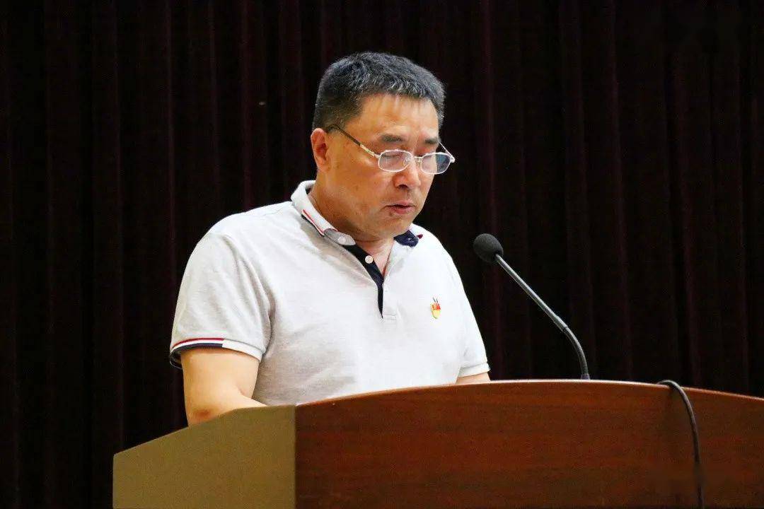    滑动查看下一张图片 >>现场督查上午,镇党委书记陈金龙带队前往庙