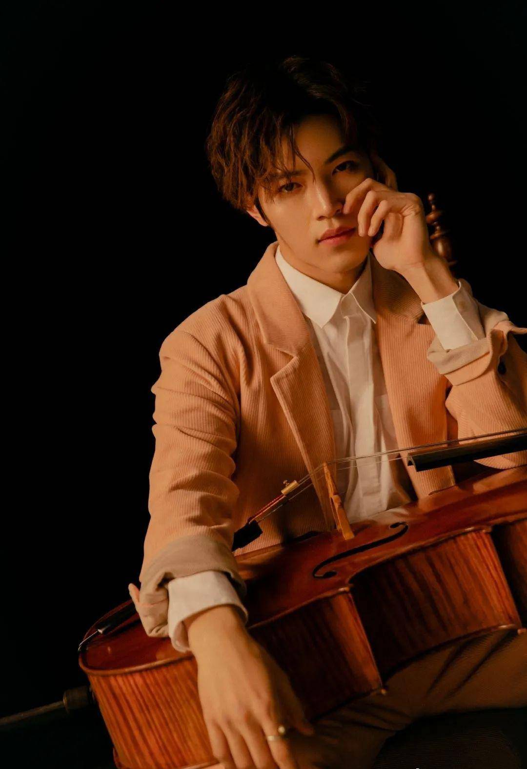 公司:东阳哈哈影业有限公司,北京鲸鱼映像影业有限公司 导演:吴俊贤