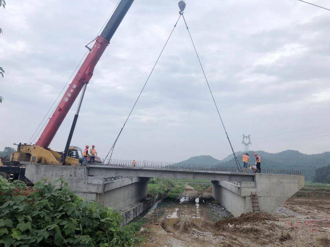 宜萬同城快速通道工程首座橋樑架設完成