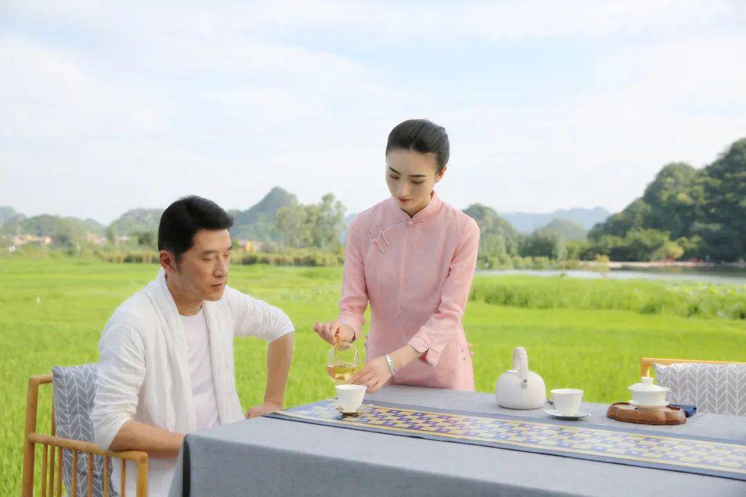 中国人不可不知的“敬茶之礼”_茶杯