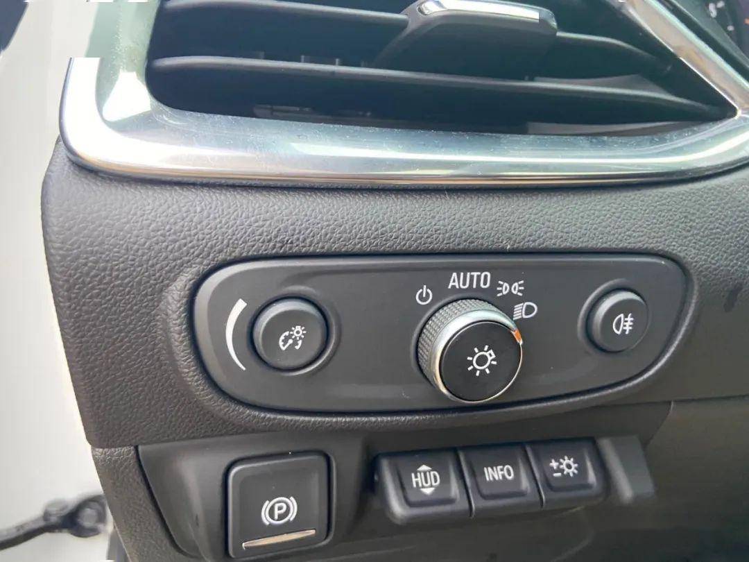 看方向盘左下方这一排按键 我这个带抬头显示