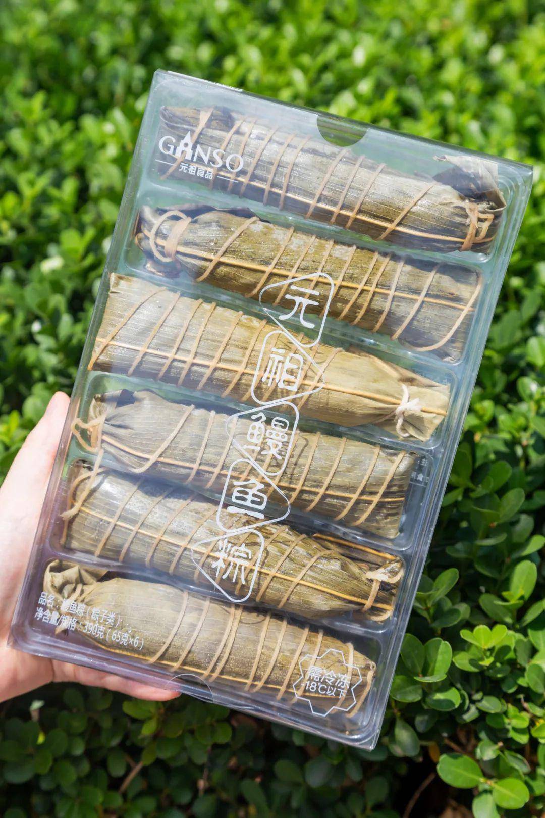 保冷保鲜的同时,也能小巧可爱 双龙戏珠包含蜜玉粽,鳗鱼粽和单黄玉子