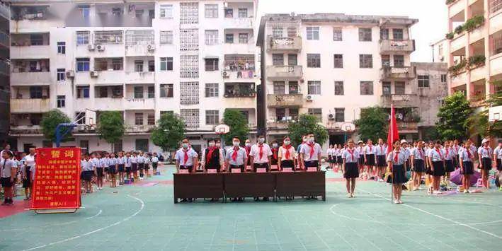 钦州市迎接少代会争做好队员主题活动