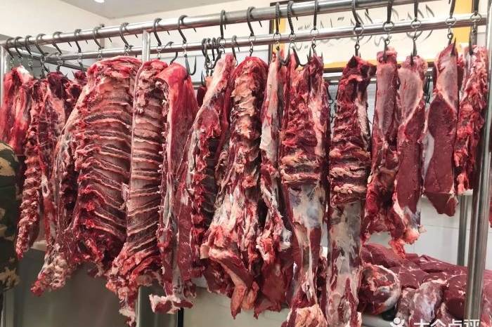 北京超大的猪牛羊肉批发市场肉质新鲜价格便宜每天几万人光顾