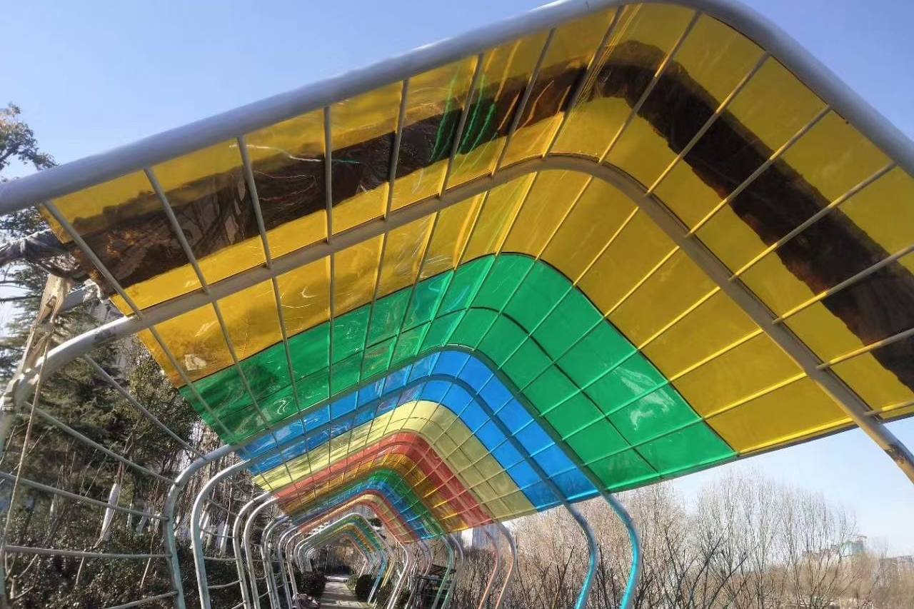 彩色耐力板遮阳棚