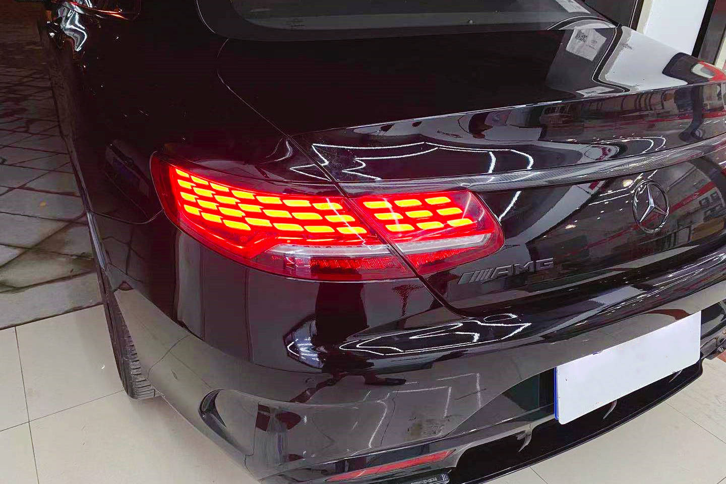 奔驰s级coupe w217老款改装新款龙鳞尾灯