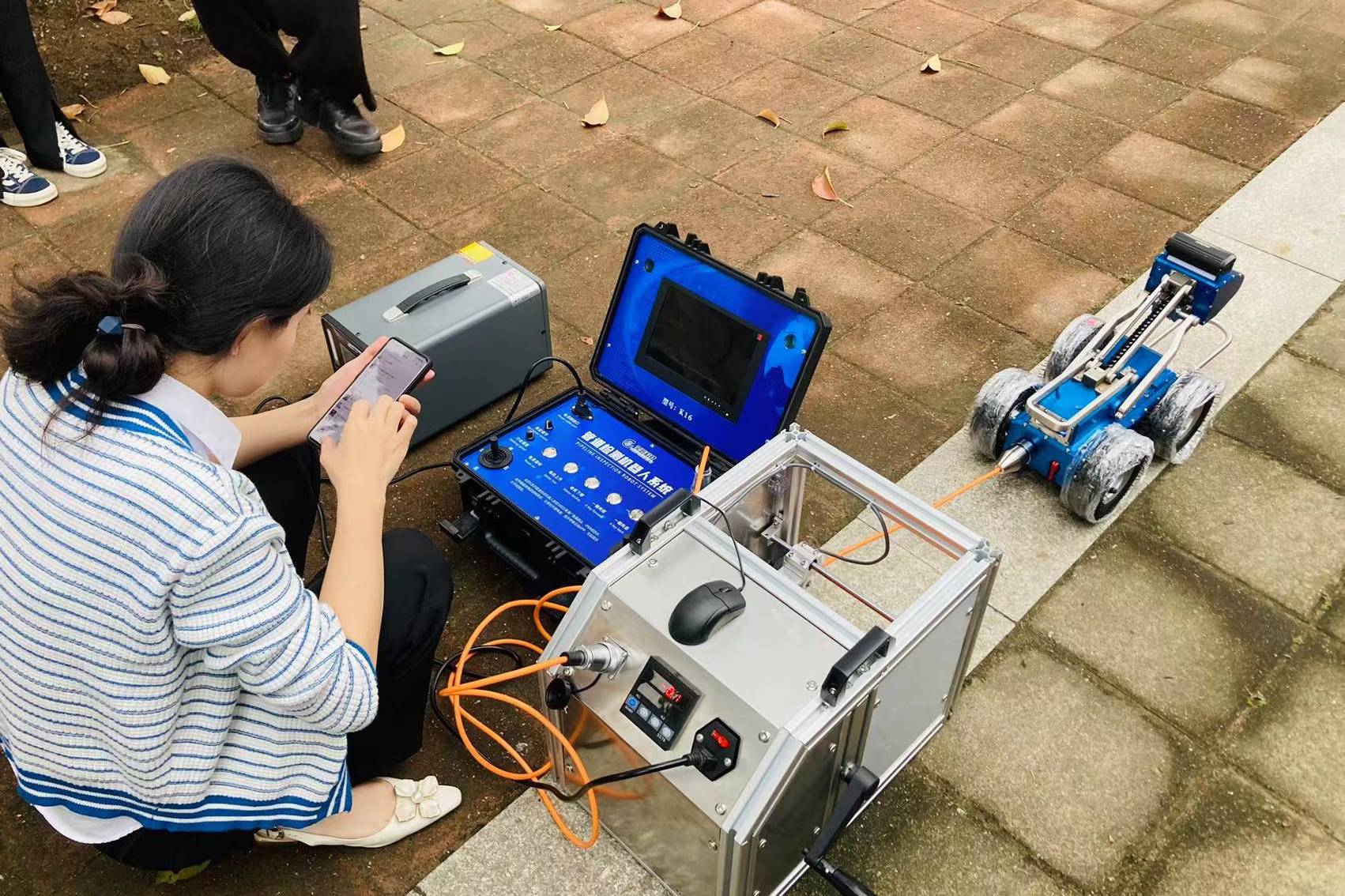 广州荣匠cctv管道机器人k-16主要用于市政排水管网的检测_主要用于