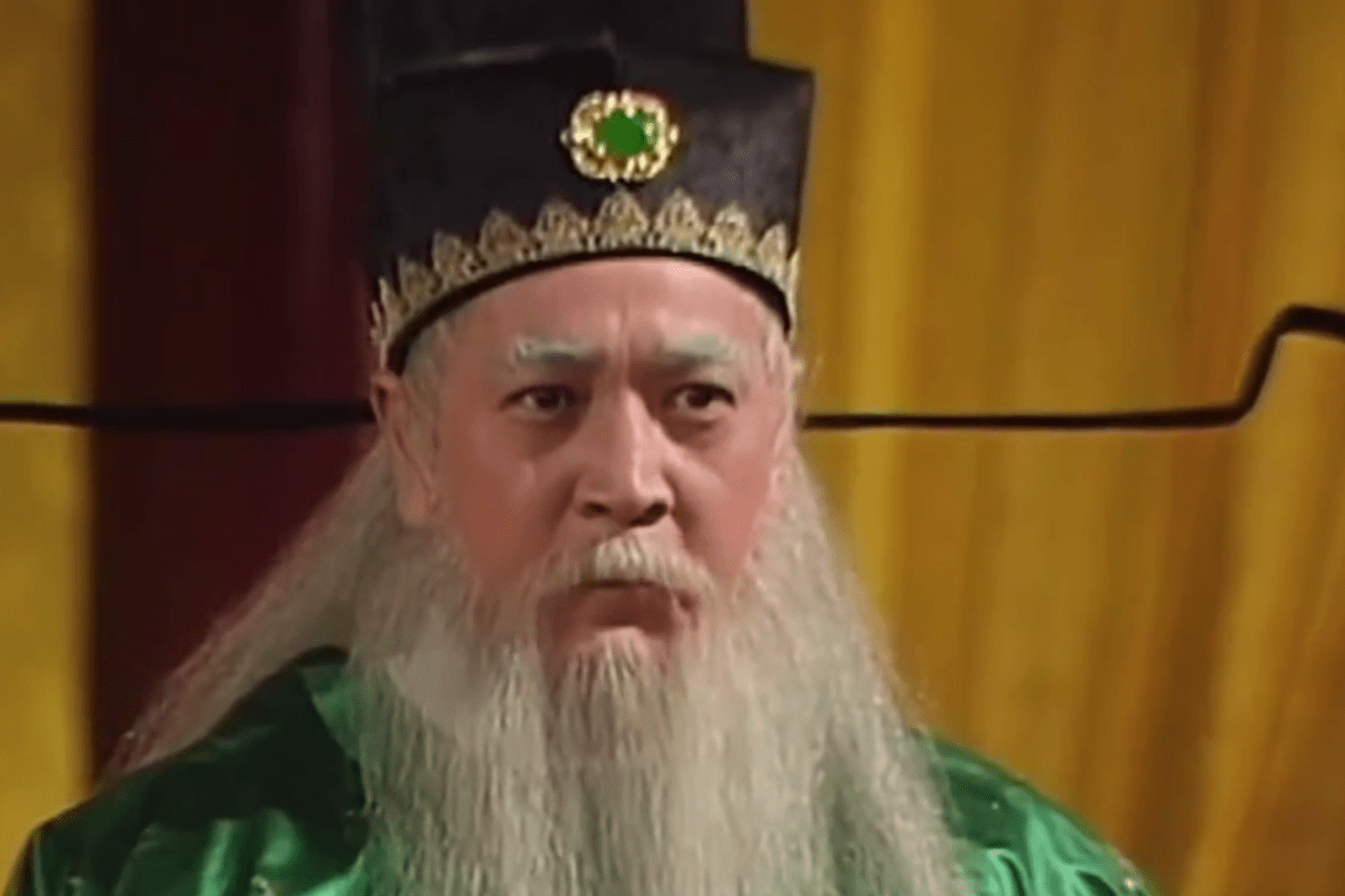 庞太师穿上龙袍诛杀忠心护宋的杨家将不料下一刻直接躲厕所里