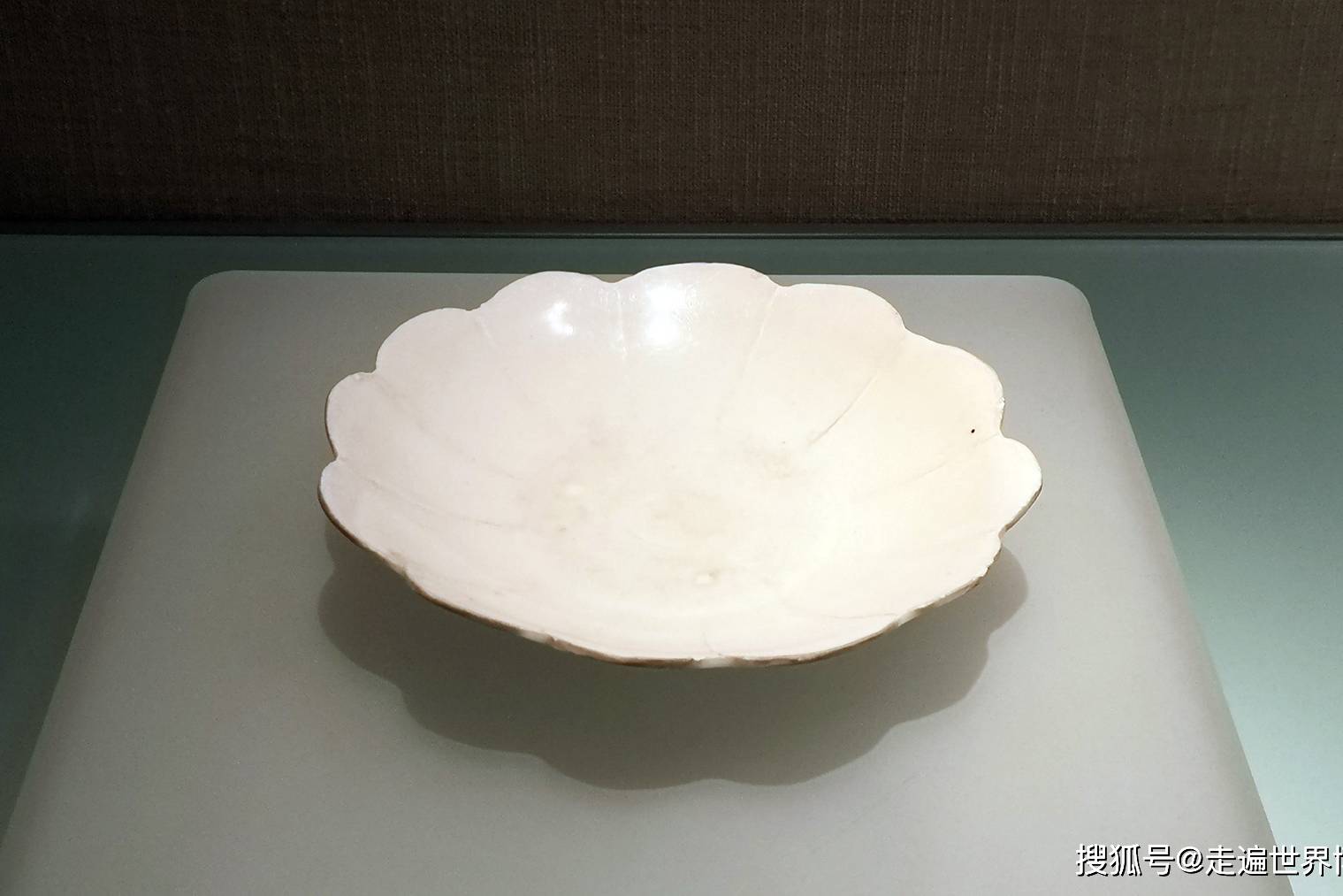 中国古代瓷器珍宝宋代定窑白釉莲瓣纹盘首都博物馆藏