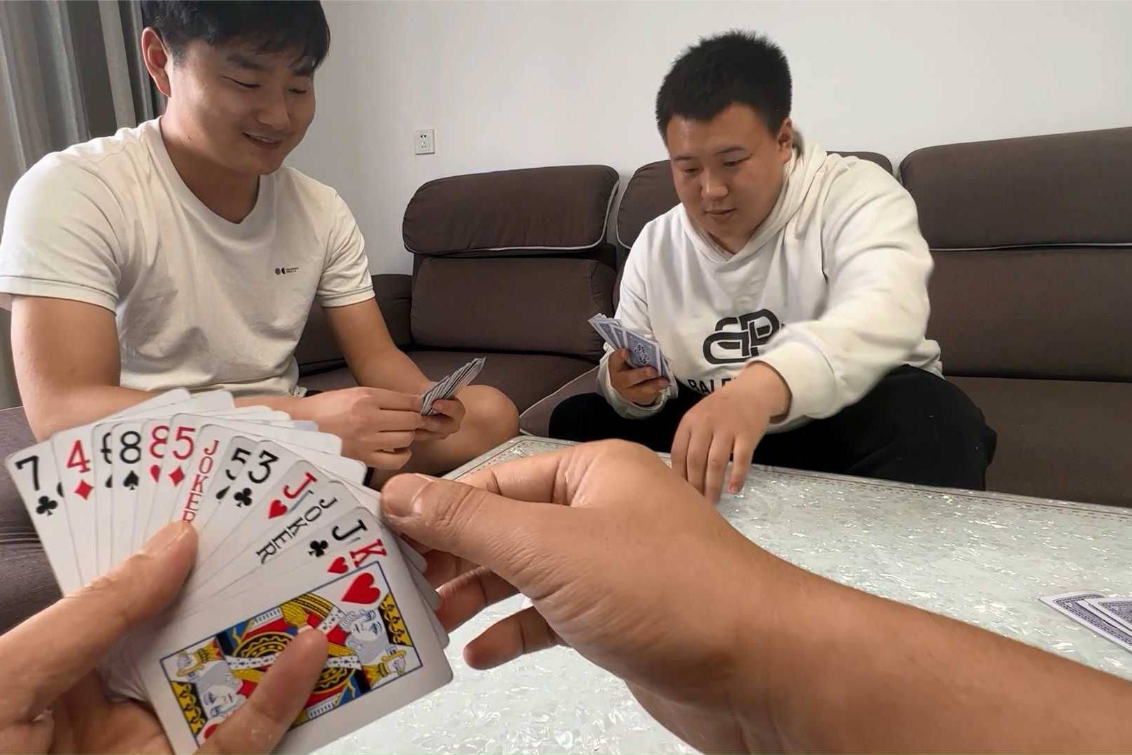 蒙唬扑克下载(扑克牌蒙人怎么玩)
