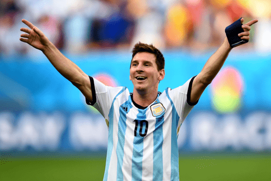 5中,拿到13分14篮板,其中有7个前场篮板,虽然祖巴茨没有完全限制艾顿