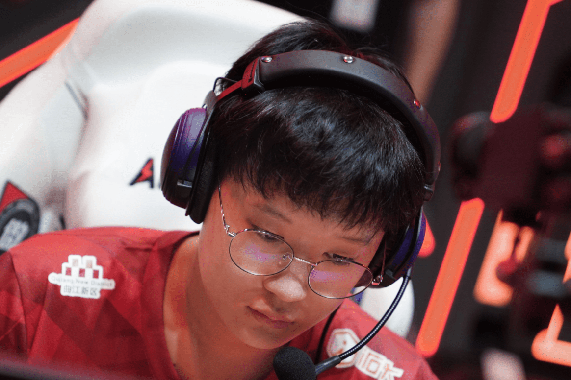 完美团战实录shanks妖姬天秀we让一追二终结连败