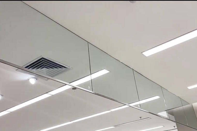 商场挡烟垂壁安装效果,商场防火玻璃挡烟垂壁,商场防烟分区设计