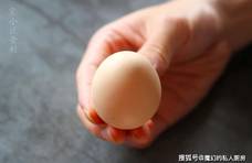 挑鸡蛋时，“个大”的好，还是“个小”的好？养殖户：不懂别乱挑
