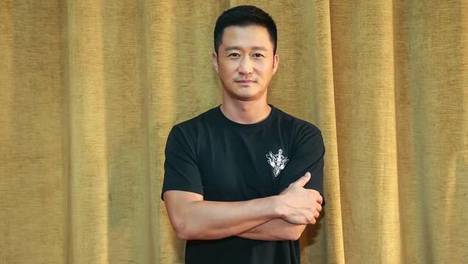 吴京全身缝针高达100多针，都与拍戏有关，百亿影帝当之无愧
