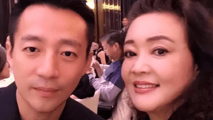 张兰和大S世纪大和解，谁的爱子人设装都不装了？