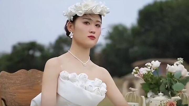大衣哥被迫妥协，小伟干保安不着家，你怎么看？