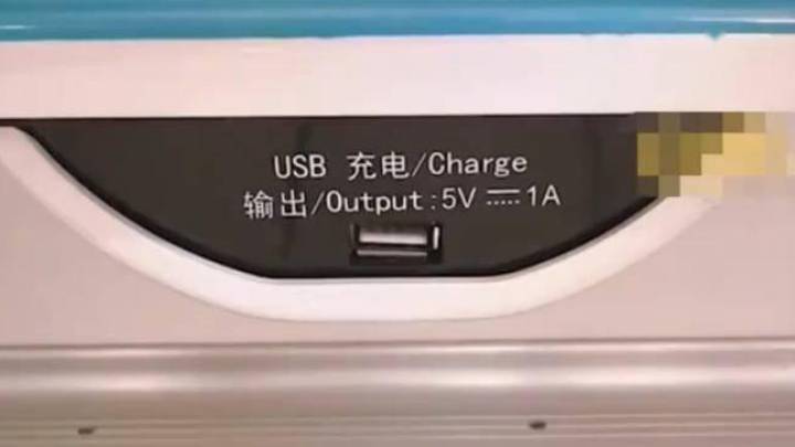 杭州地铁现打工人专线，行李架变身工作台，你还会乘坐地铁吗？