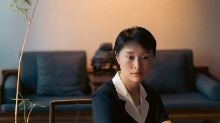 《县委大院》里饰演艾鲜枝获得白玉兰最佳女主角奖，是实至名归吗？