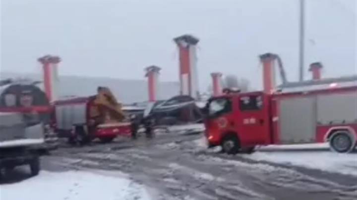 河南禹州一加油站顶棚被大雪压垮，是否有必要追根问底？