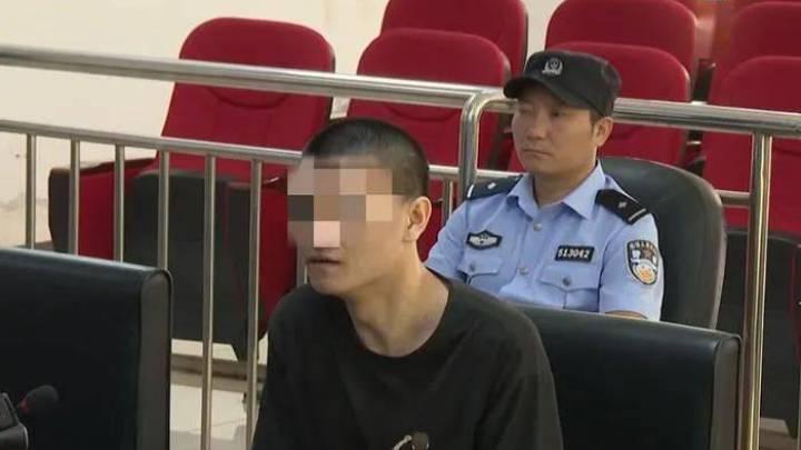 男子胁迫前女友殉情，女方在报警获救，你怎么看？