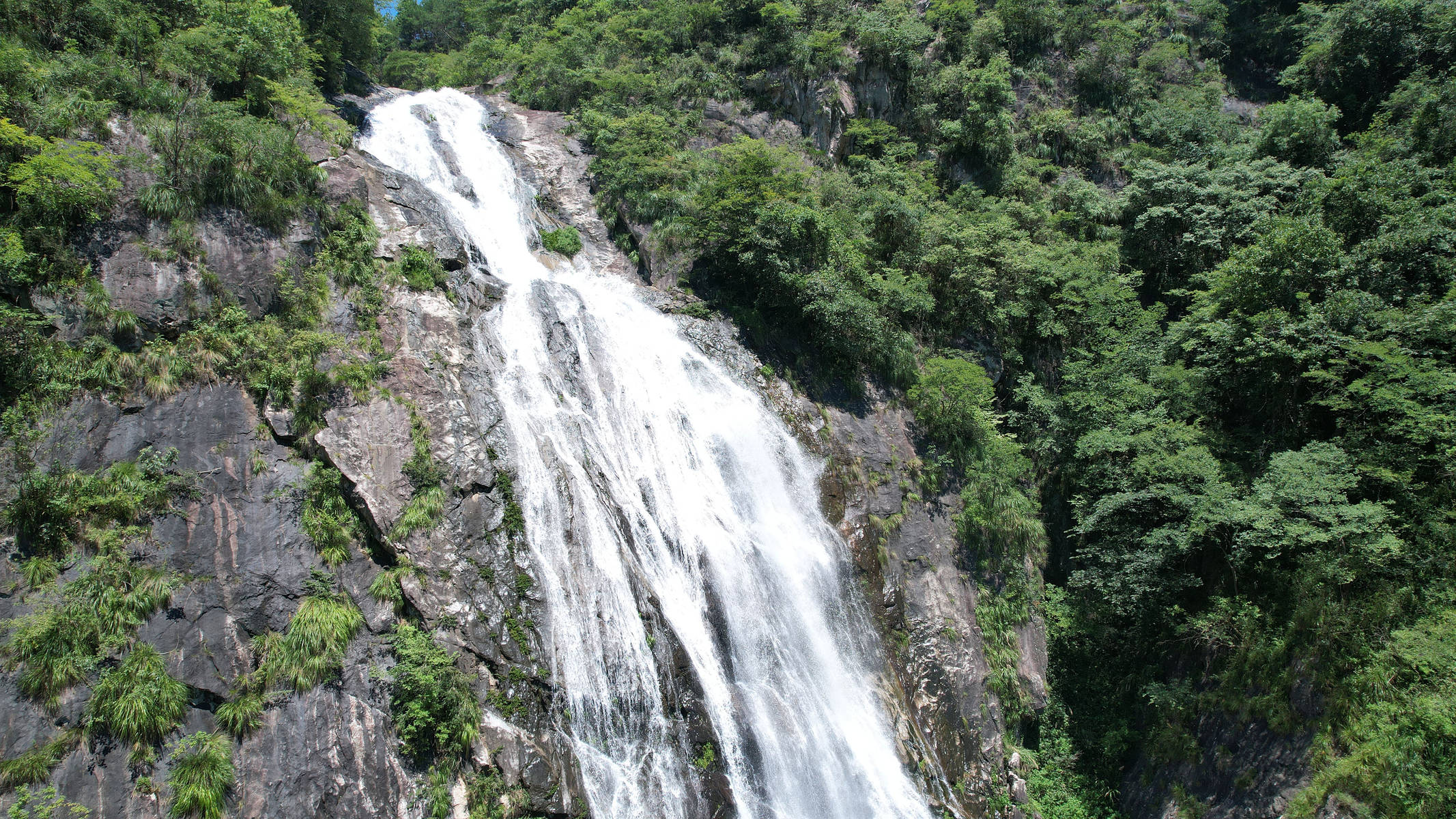 安徽潜山航拍天柱山大峡谷通天瀑分享清凉美景