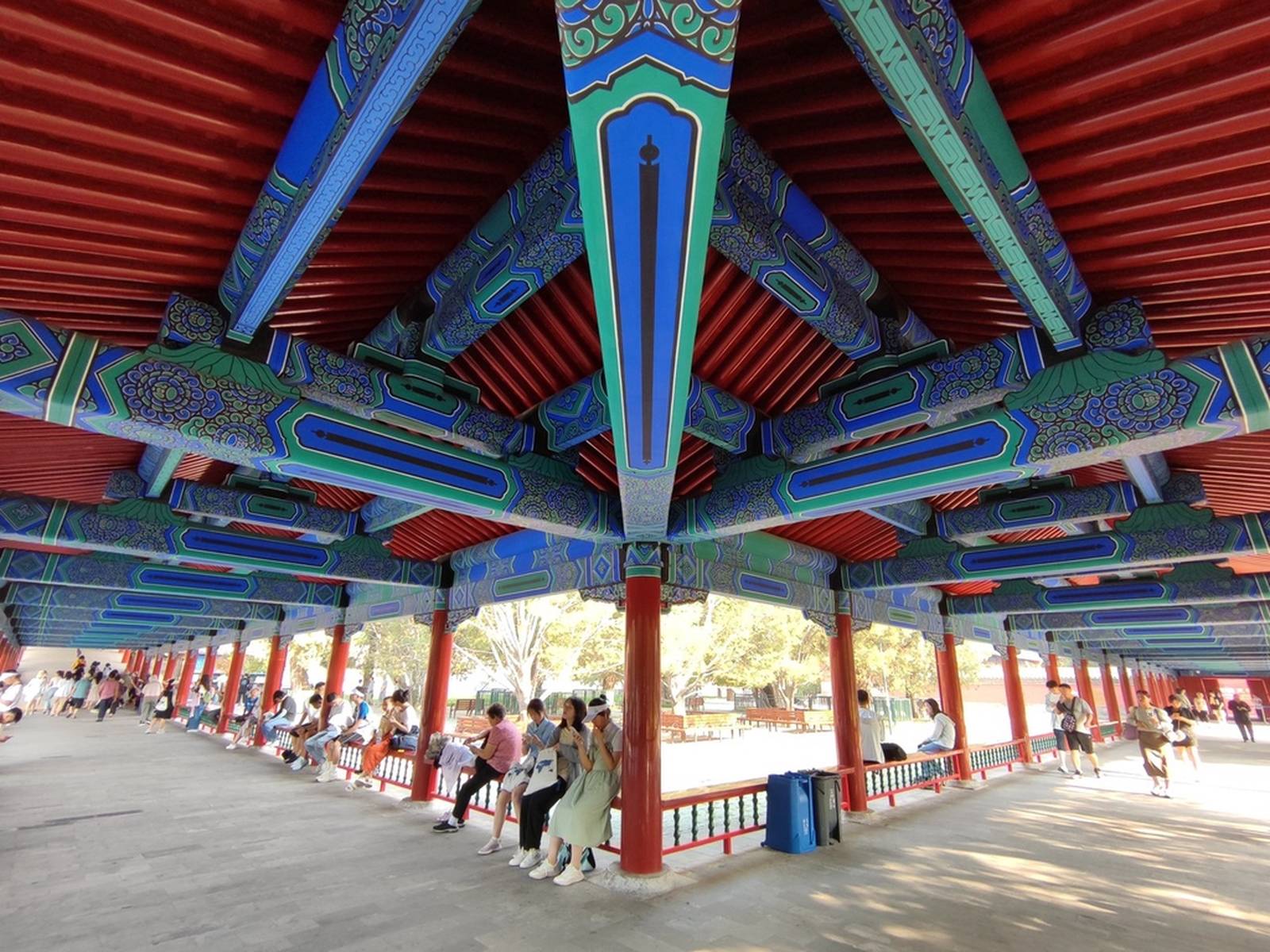 北京天坛公园七十二长廊再现了历史上彩画纹饰