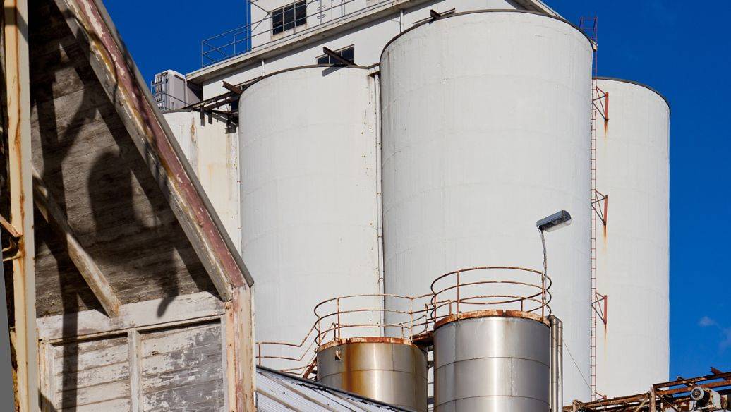 10万立方米外浮顶油罐罐底强制电流法阴极保护采用网状阳极